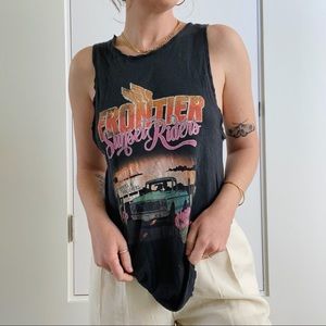 Spell graphic tank S